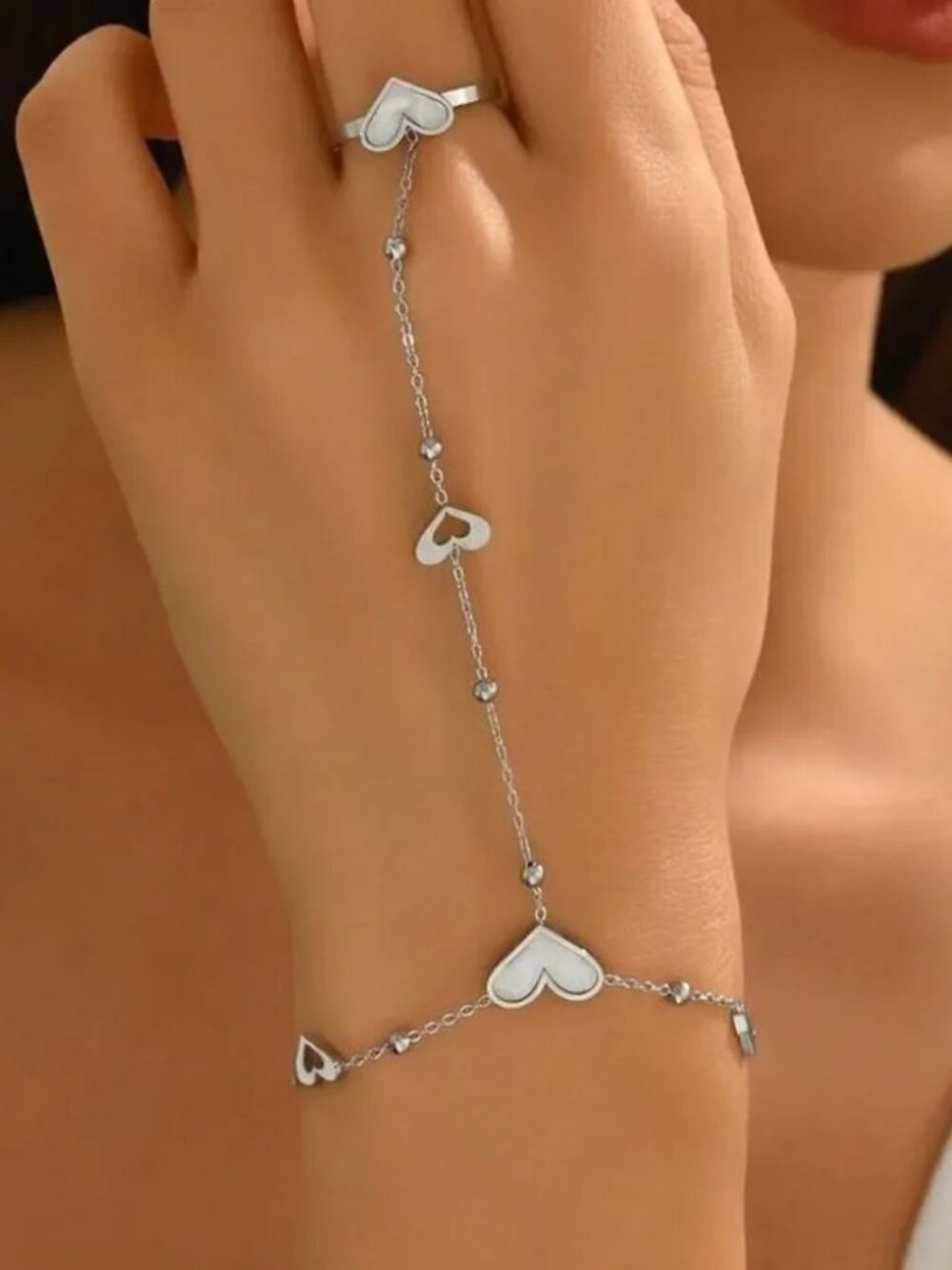 Heart hand chain Q909